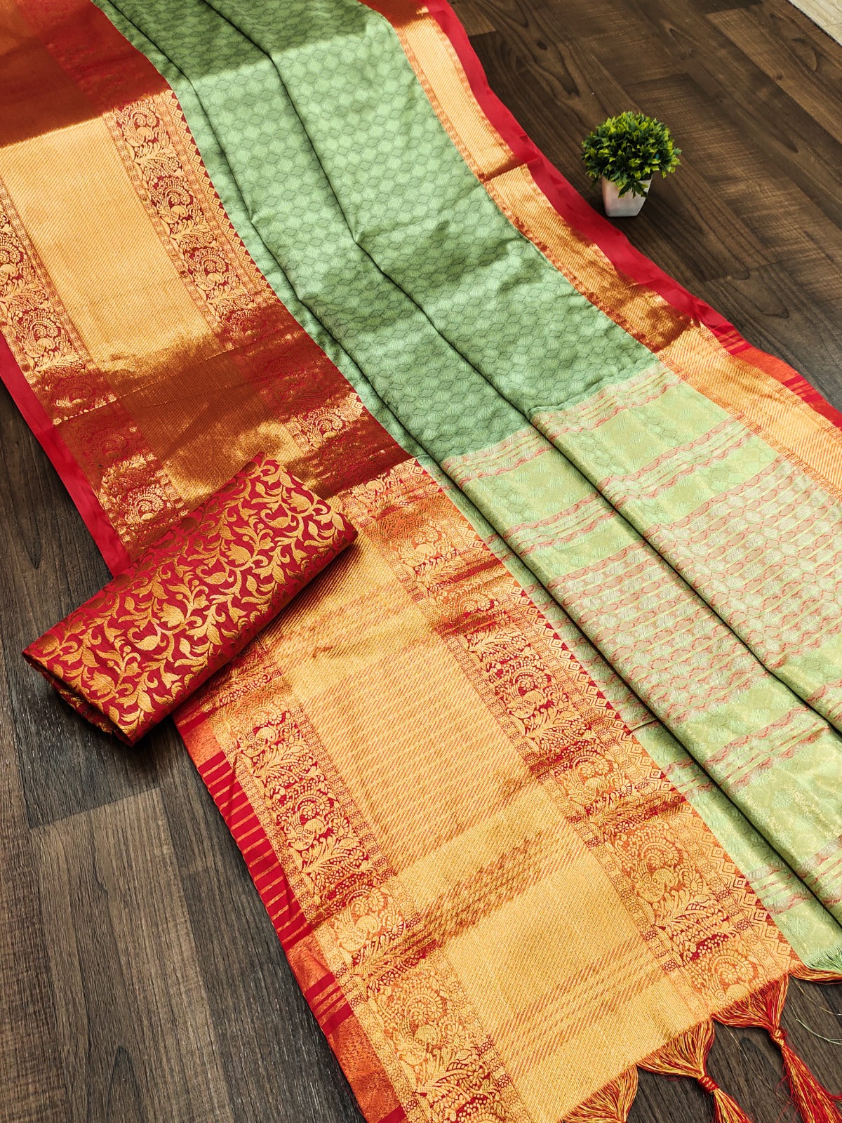 Pista Red Copper Design Aura Kanjivaram Silk Saree