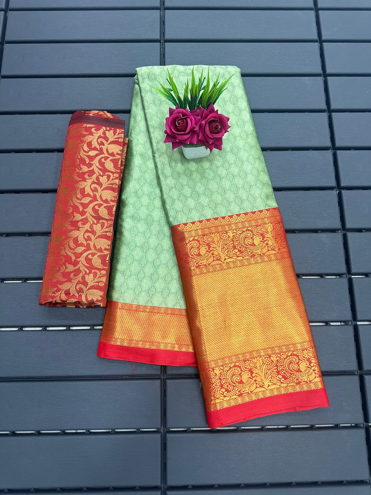 Pista Red Copper Design Aura Kanjivaram Silk Saree