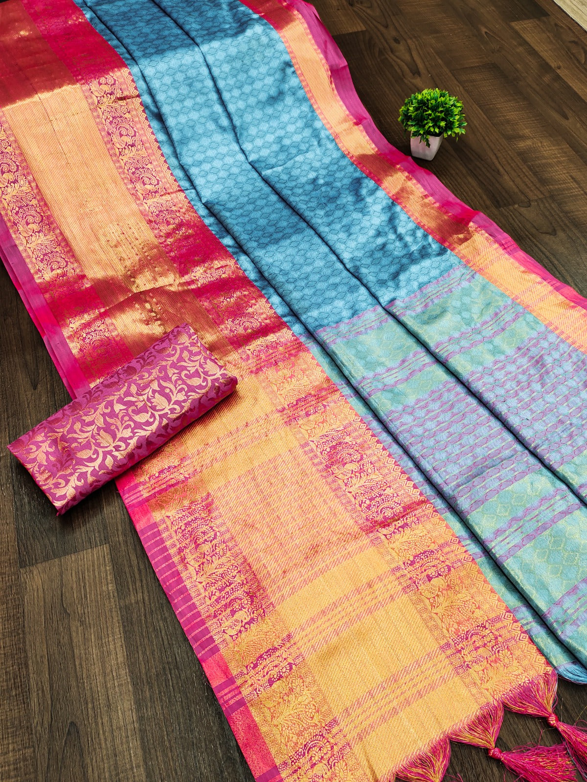 Sky Pink Copper Design Aura Kanjivaram Silk Saree