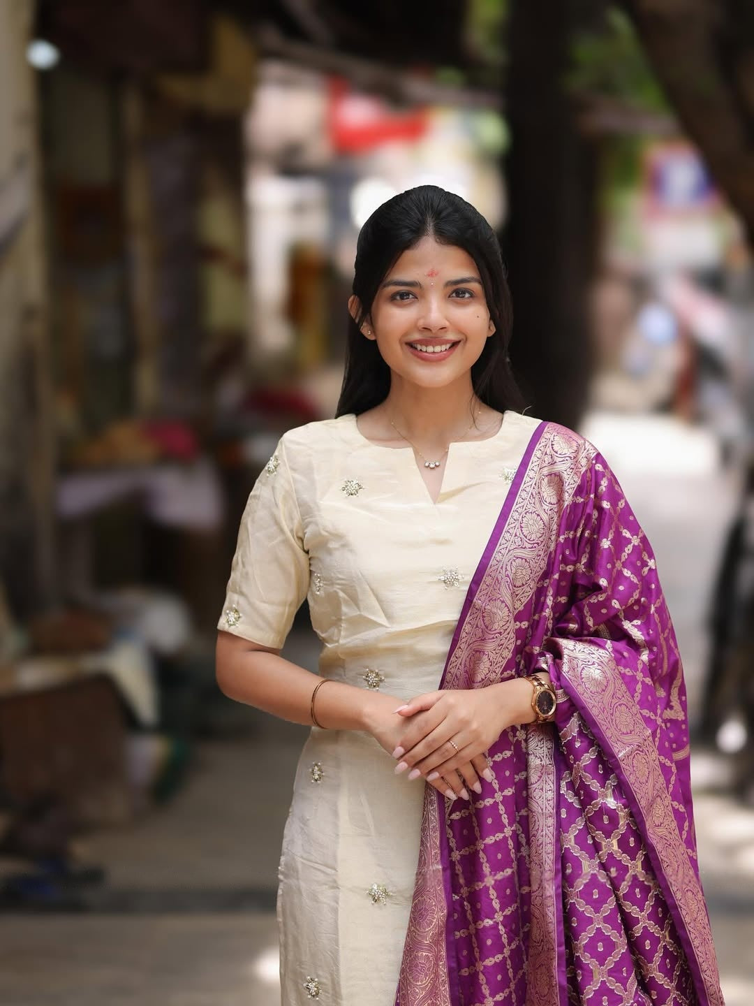 Shrungar Our Tissue Handwork Kurti And Banaras Silk Shawl Set