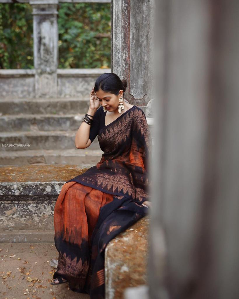 Black & Dark Saffron Golden Boarder  Banushree Pure Silk Saree