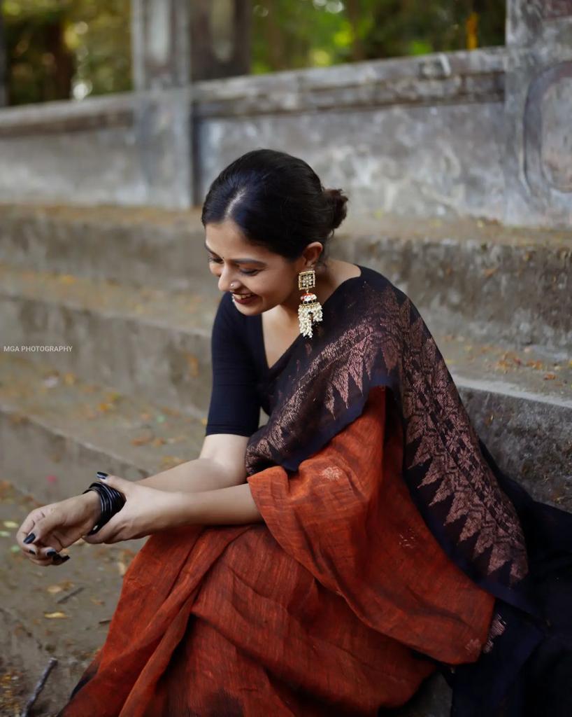 Black & Dark Saffron Golden Boarder  Banushree Pure Silk Saree