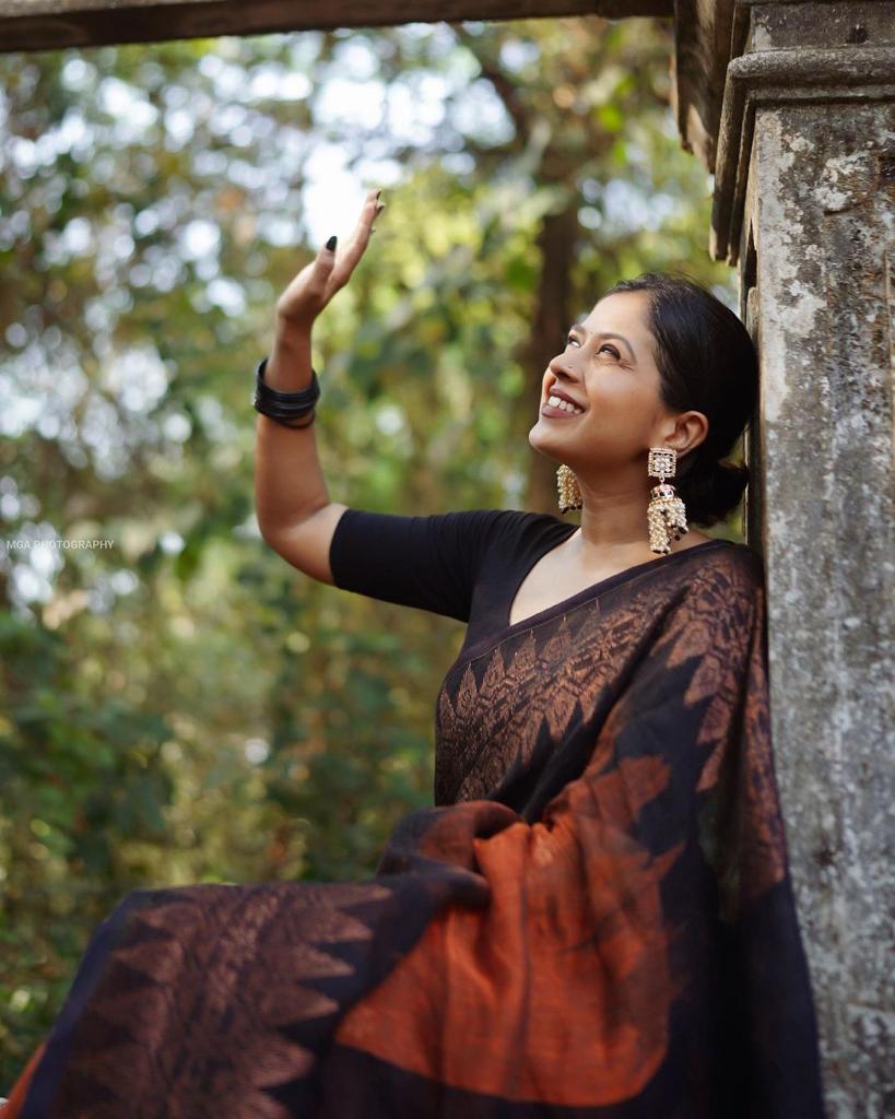 Black & Dark Saffron Golden Boarder  Banushree Pure Silk Saree