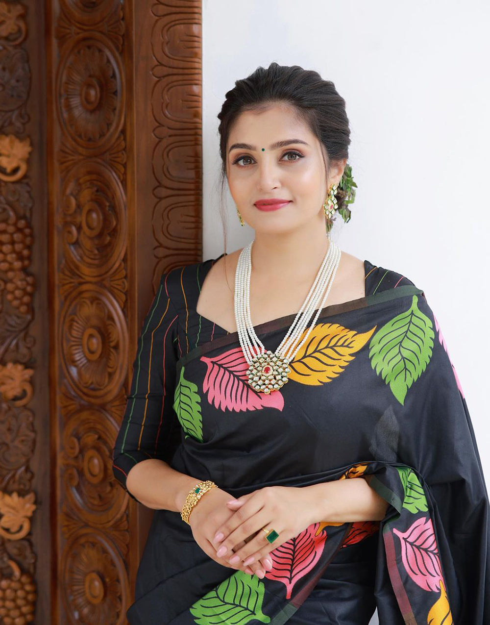 Black Leaves  Design Patti Dola Silk Saree