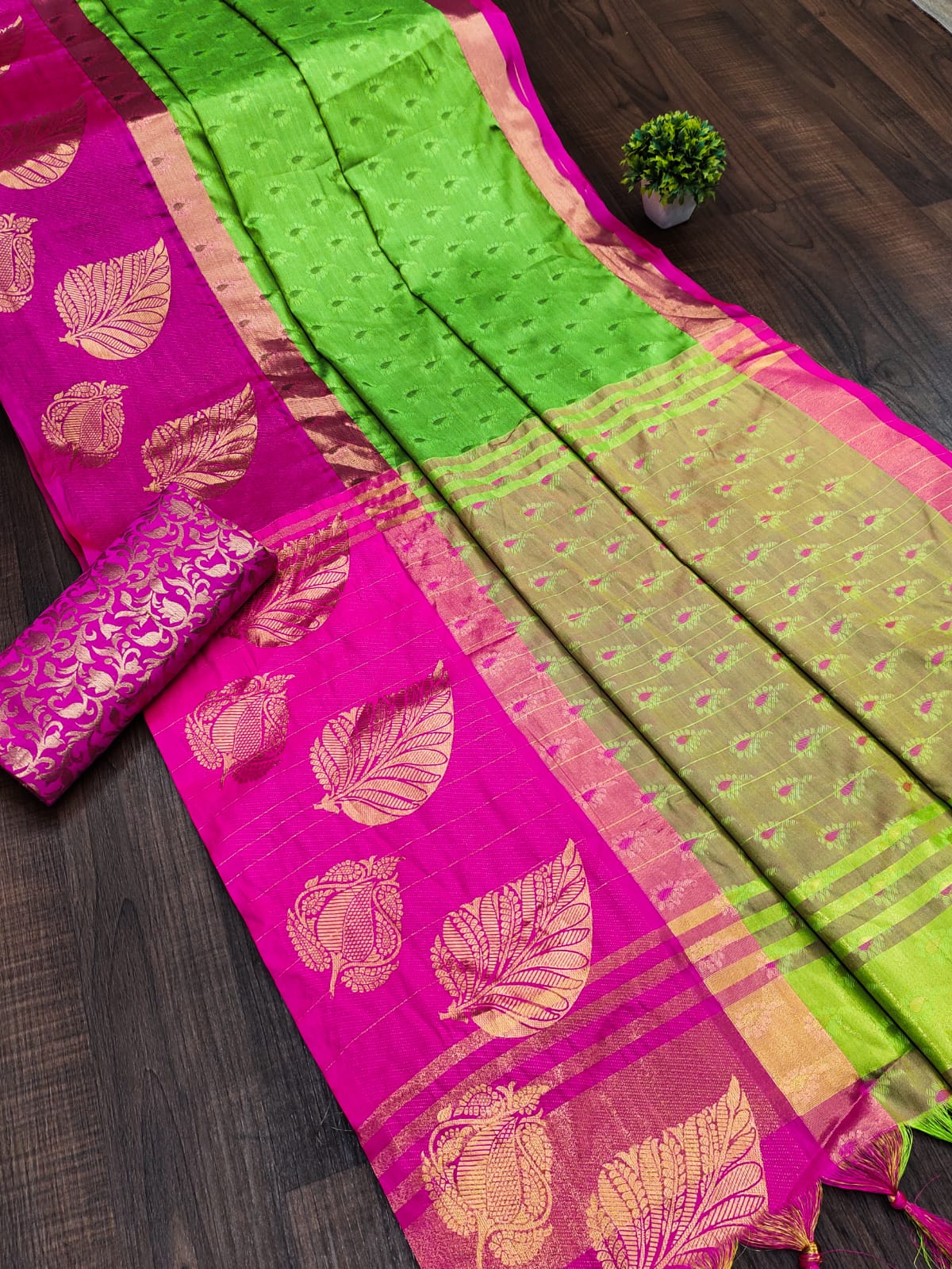 Perrot Pink Goldenpatti Design Kanjivaram Silk Saree