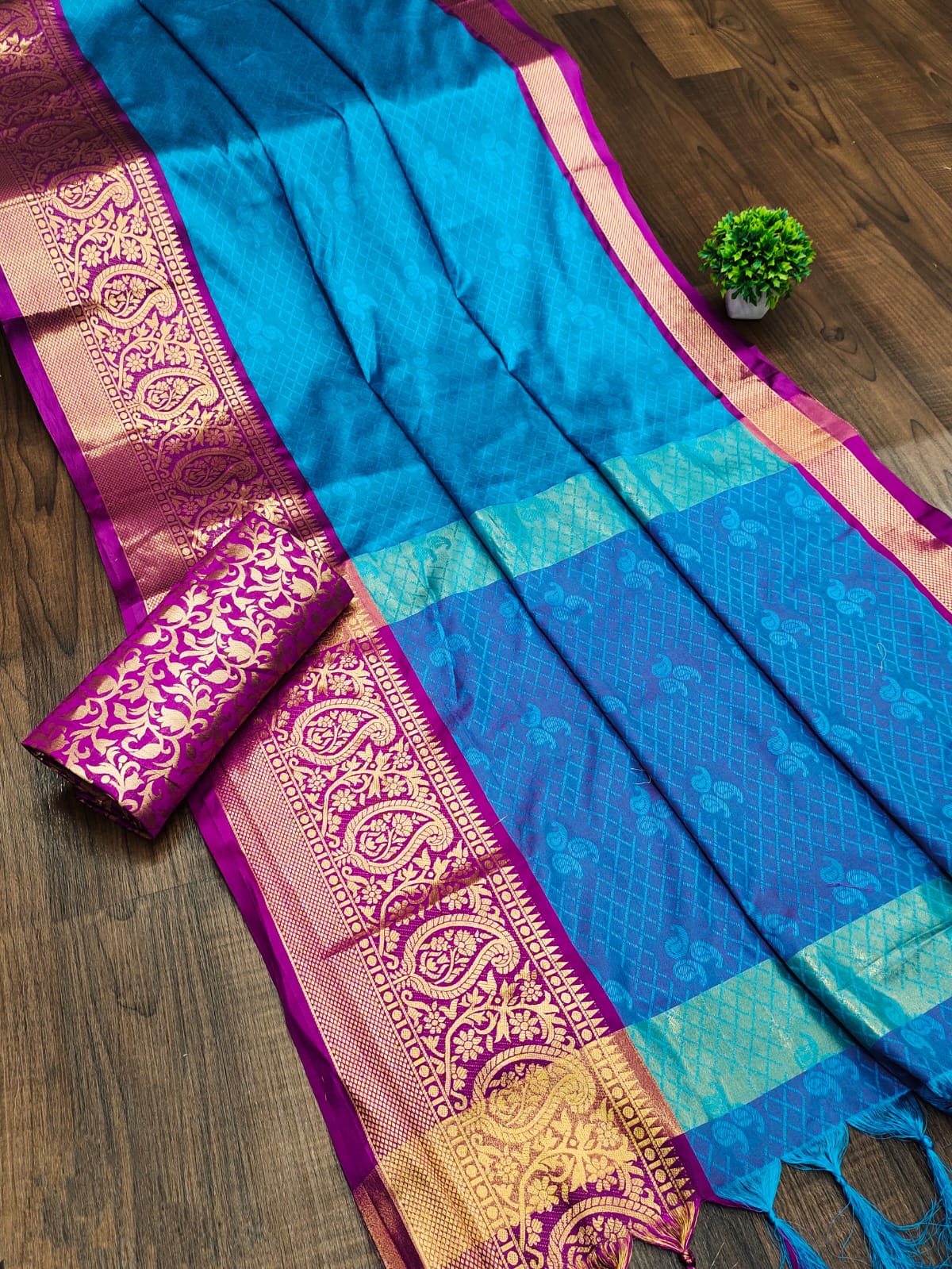 Sky Pink Golden Design Nandita Cotton Silk Saree