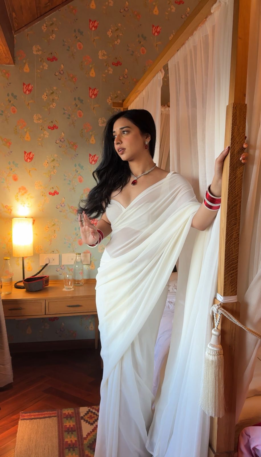 1-Minute Ready To Wear Plain White Saree With Unstitched Blouse.