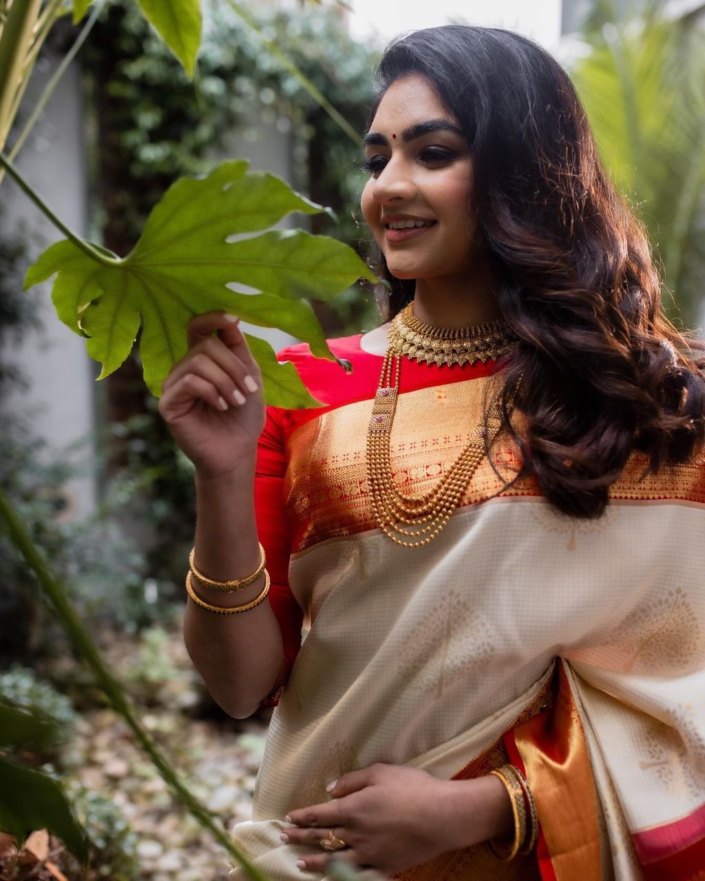 Off-white and Red Golden Design Padmavati Pure Silk Saree