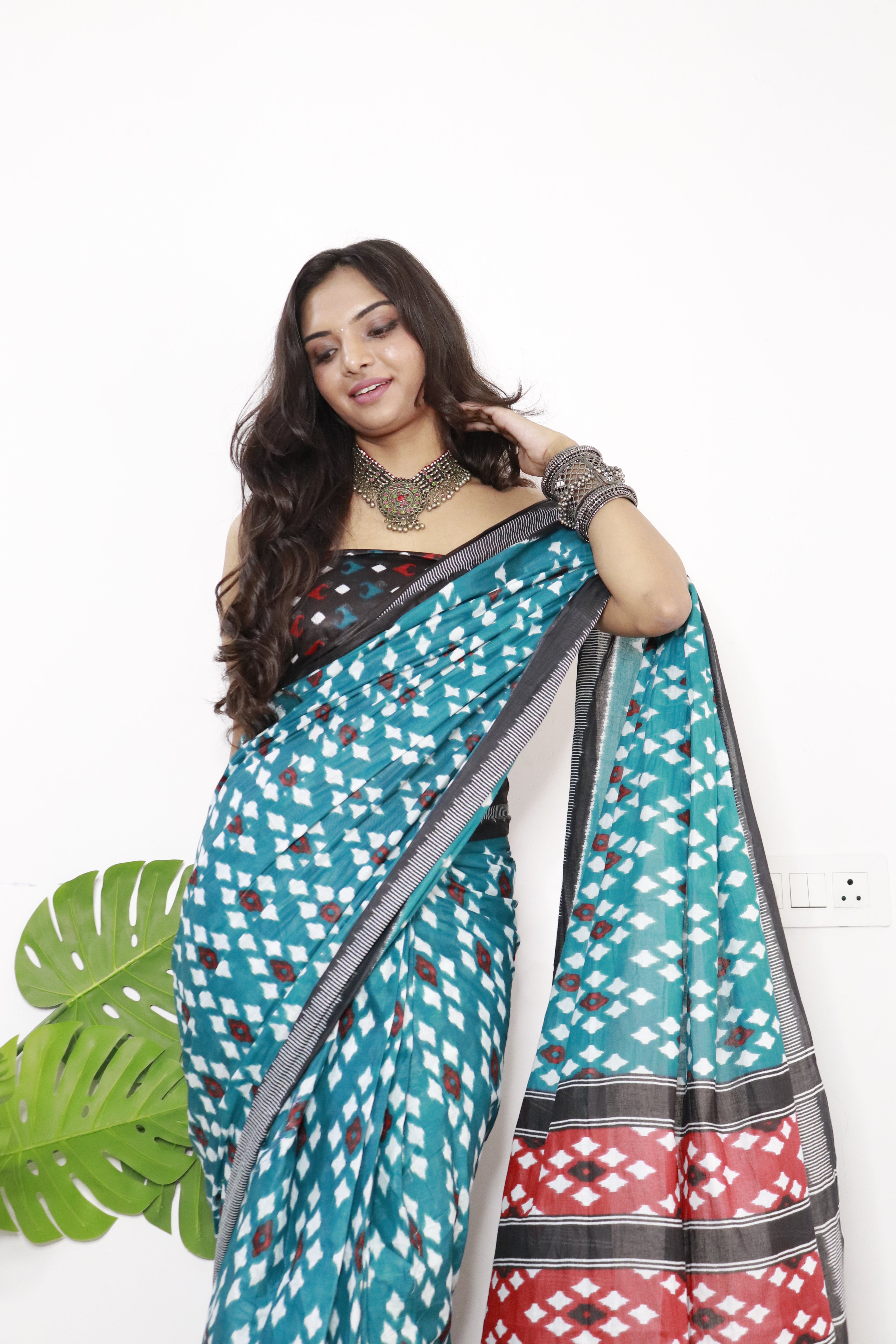 Black Printed 100% Soft Pure Cotton Saree With Unstitched Blouse.