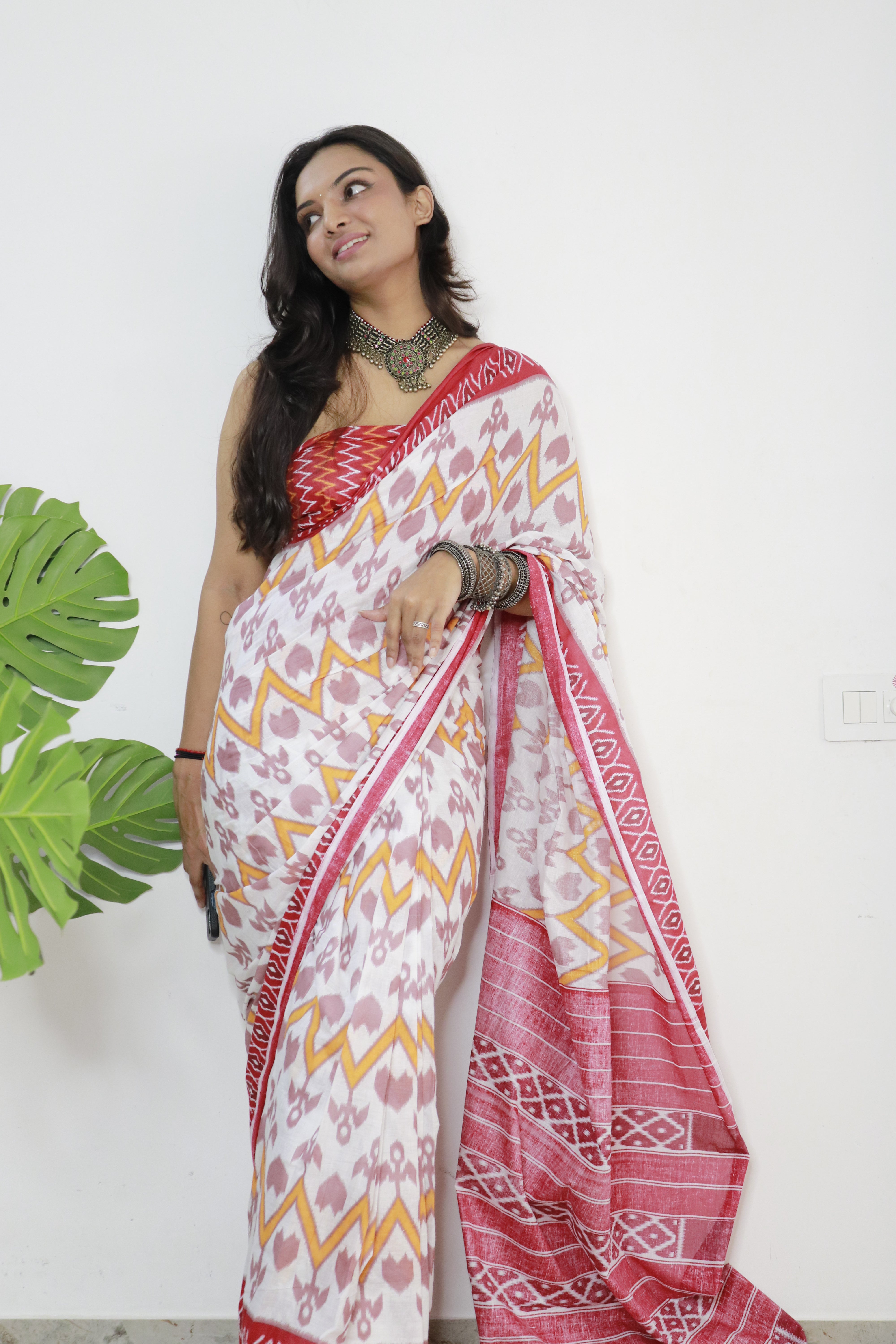 White Red Printed 100% Soft Pure Cotton Saree With Unstitched Blouse.