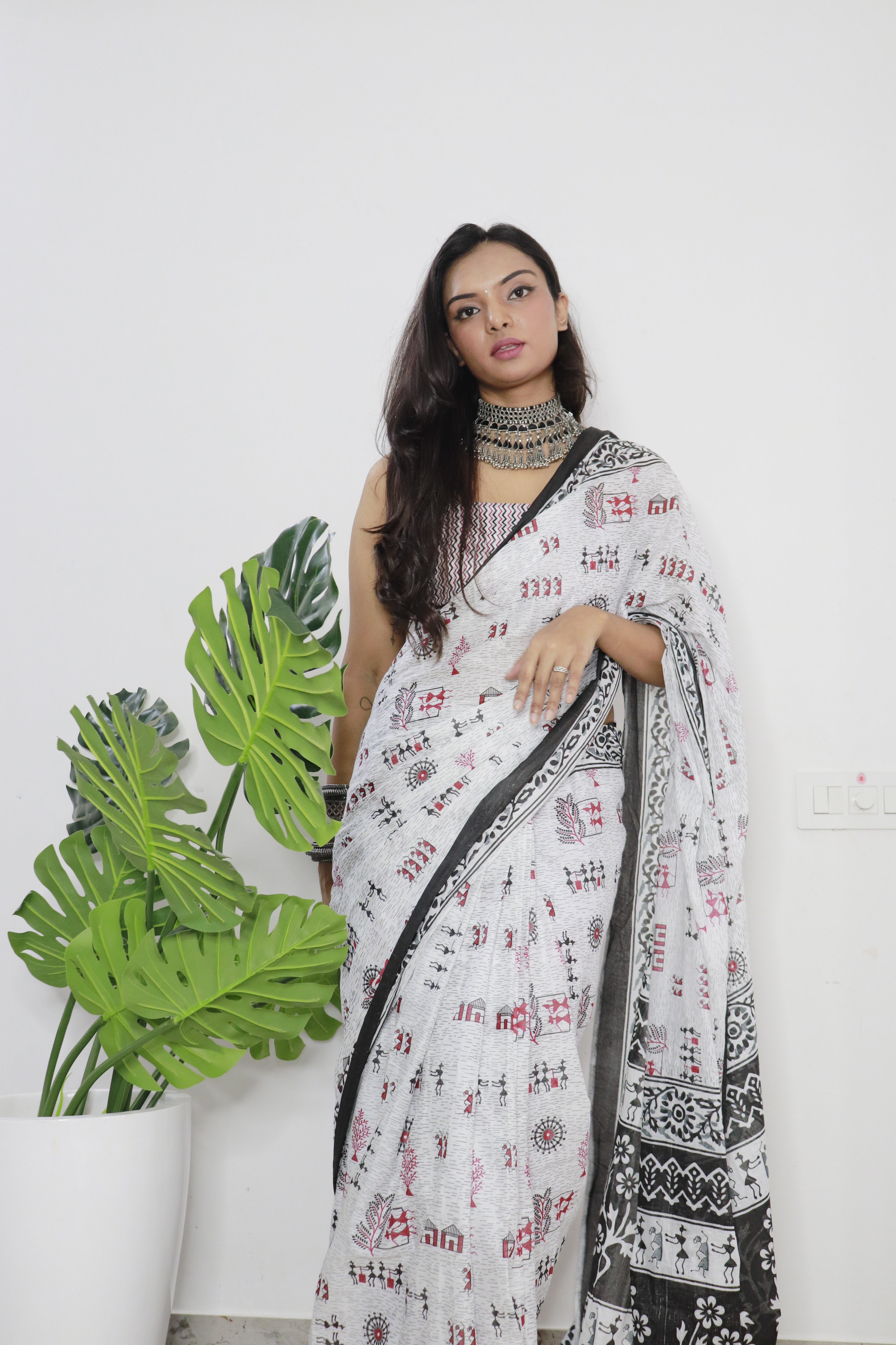 White Printed 100% Soft Pure Cotton Saree With Unstitched Blouse.