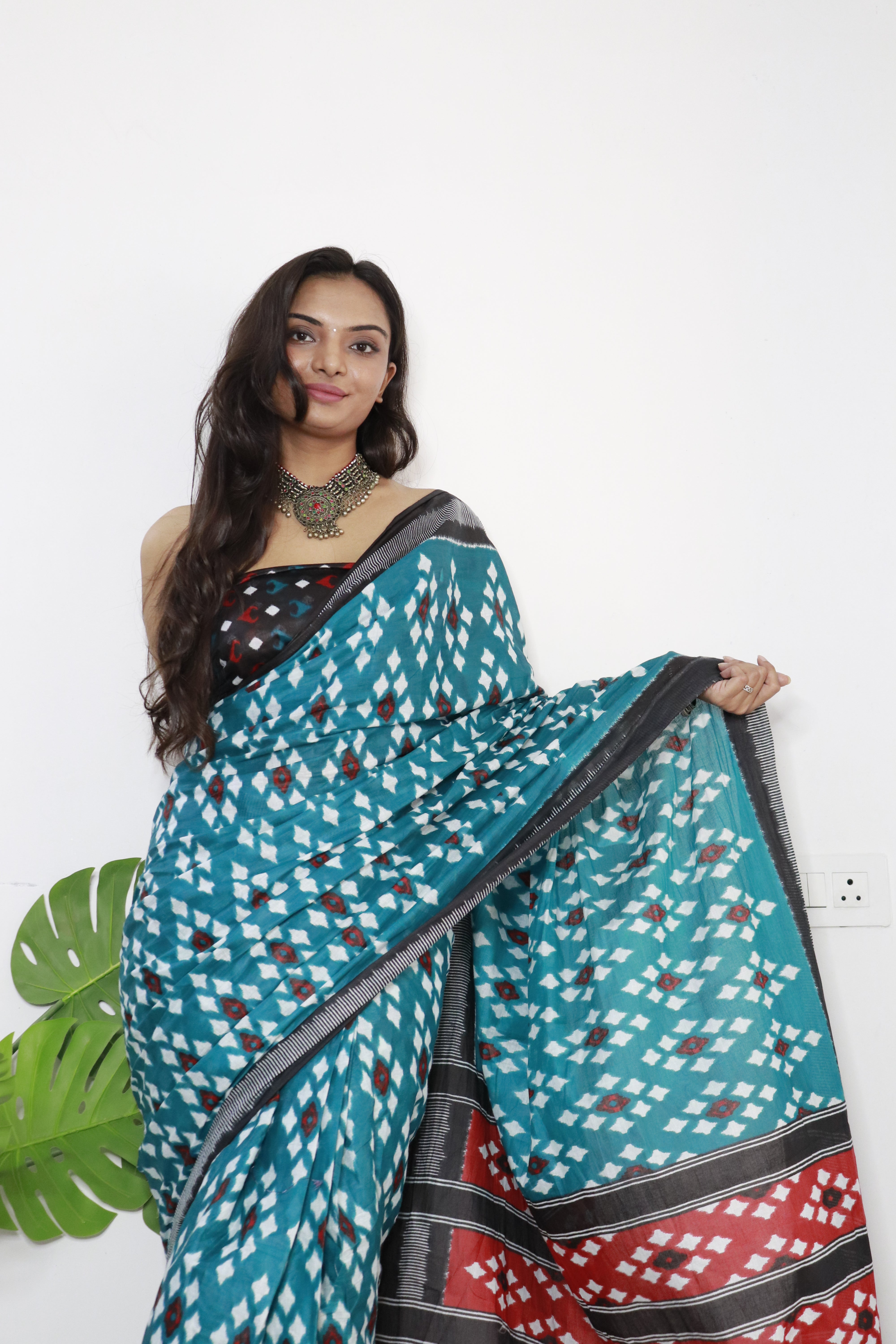 Black Printed 100% Soft Pure Cotton Saree With Unstitched Blouse.