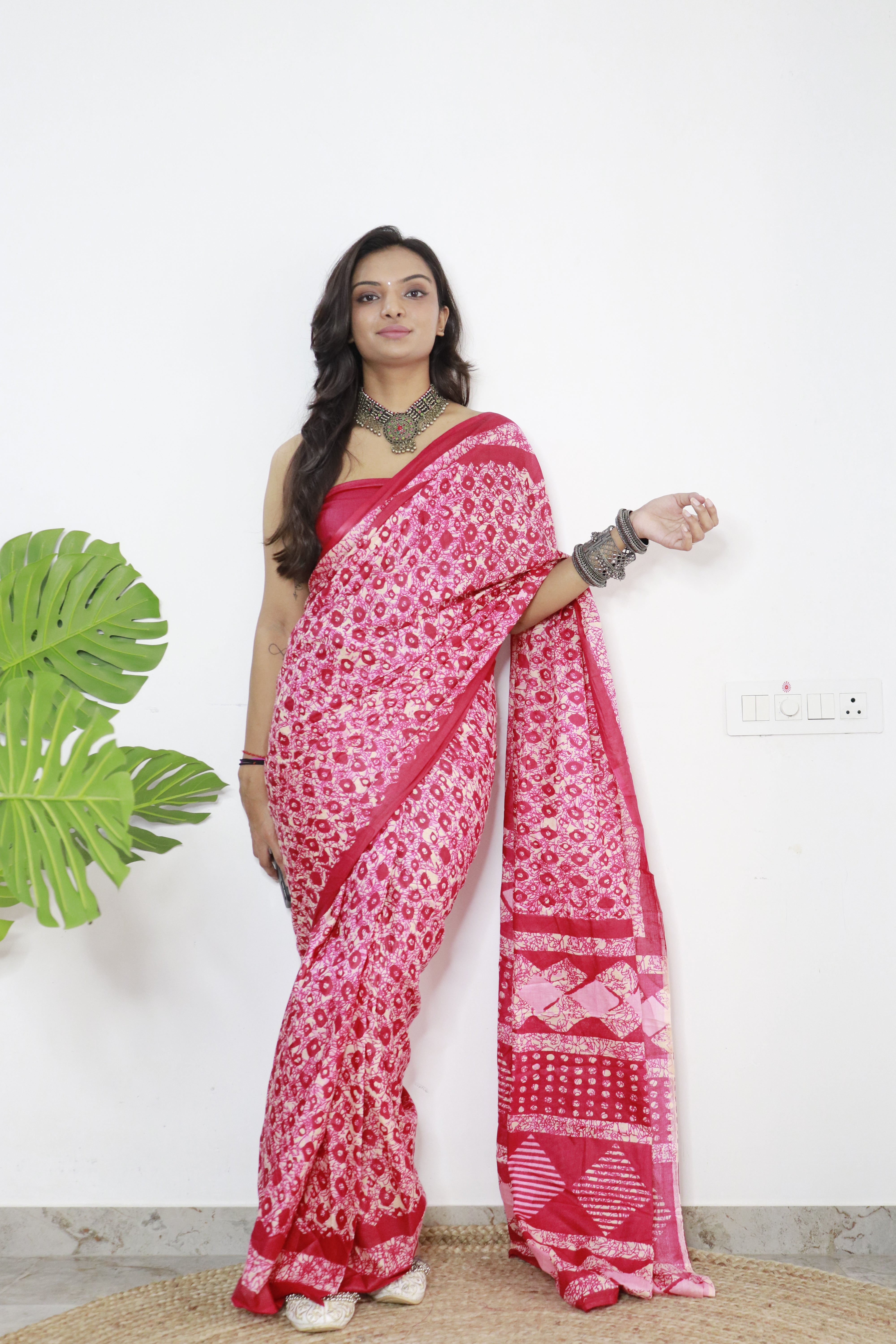 Red Printed 100% Soft Pure Cotton Saree With Unstitched Blouse.