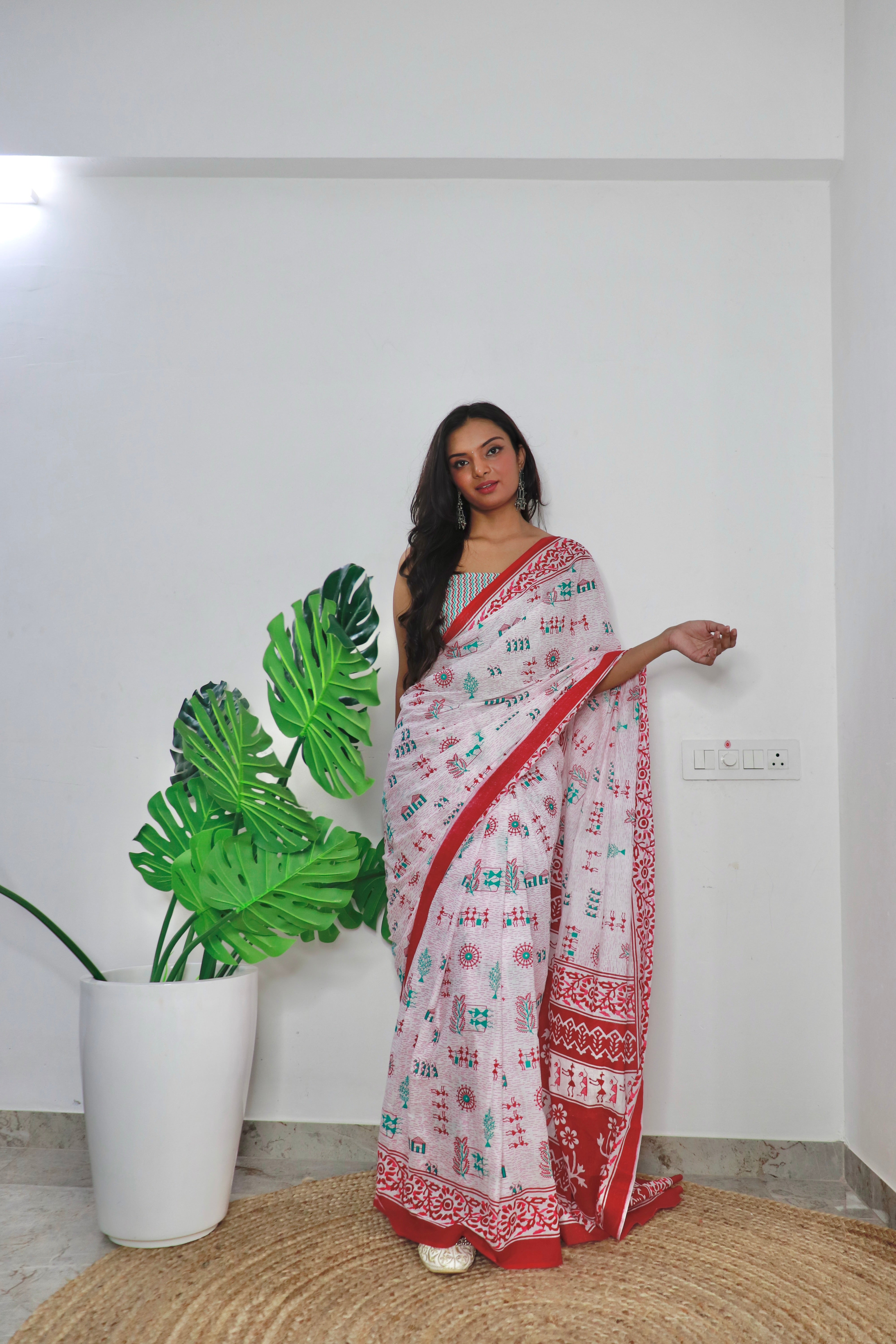 White Printed 100% Soft Pure Cotton Saree With Unstitched Blouse.