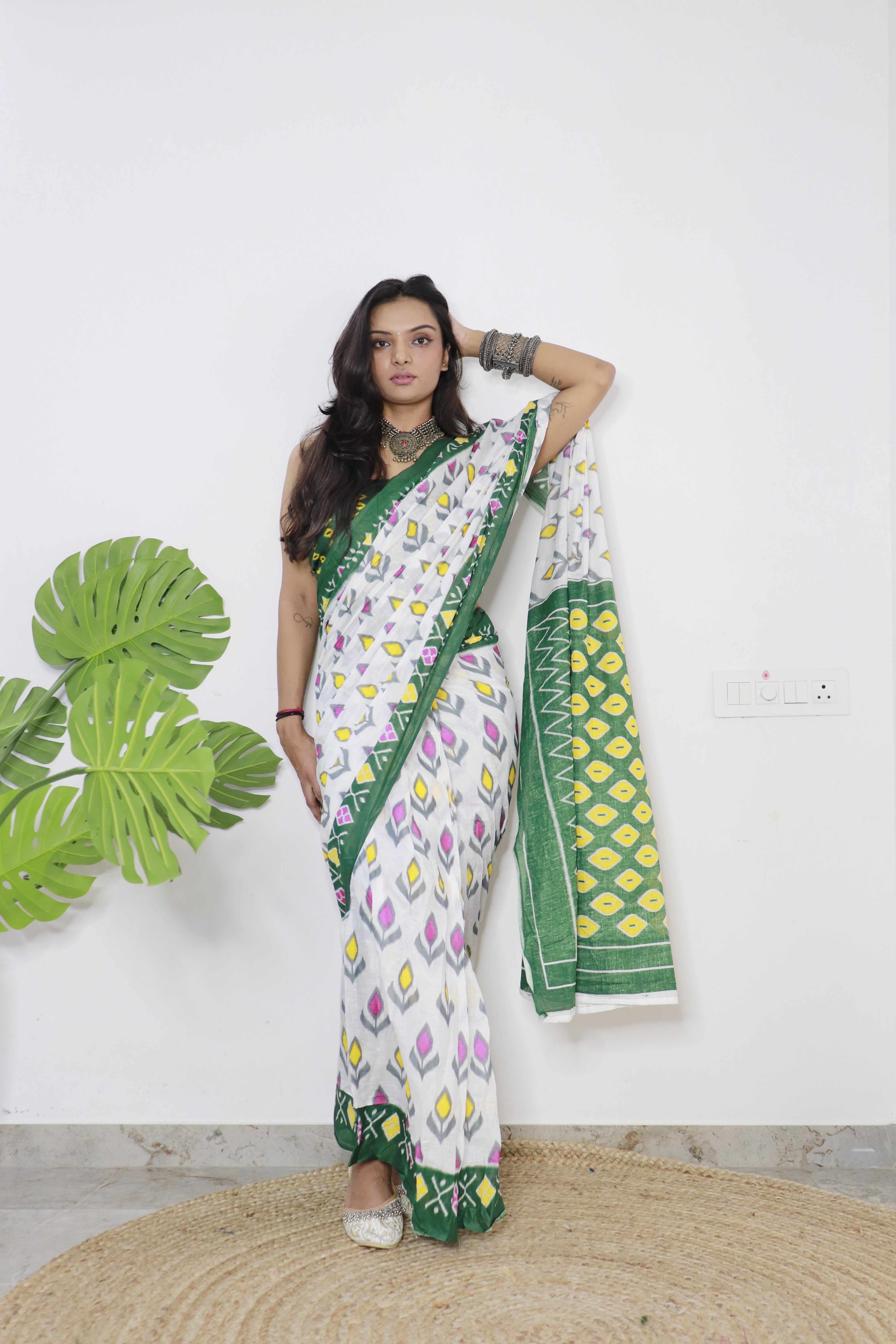 White Printed 100% Soft Pure Cotton Saree With Unstitched Blouse.