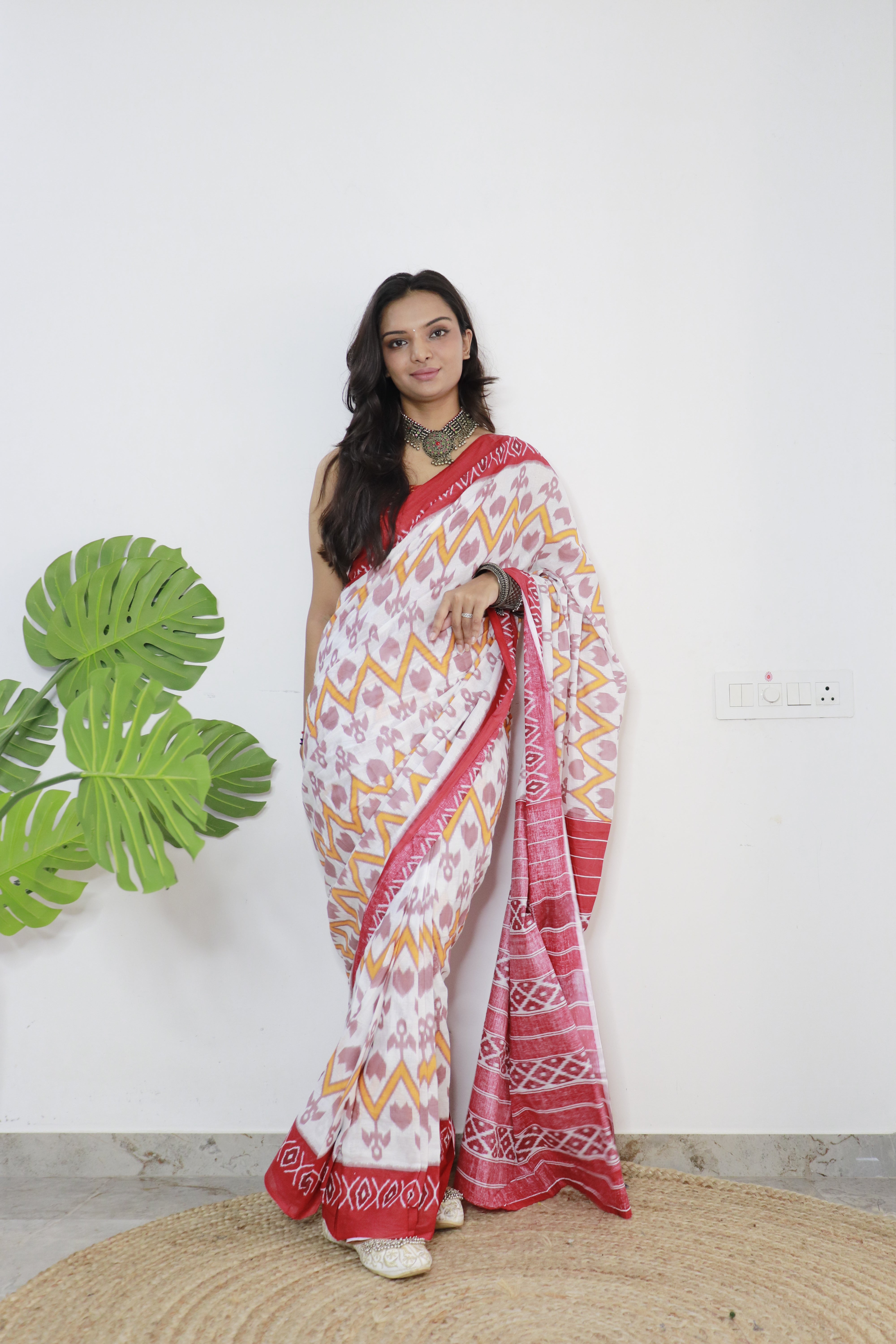 White Red Printed 100% Soft Pure Cotton Saree With Unstitched Blouse.