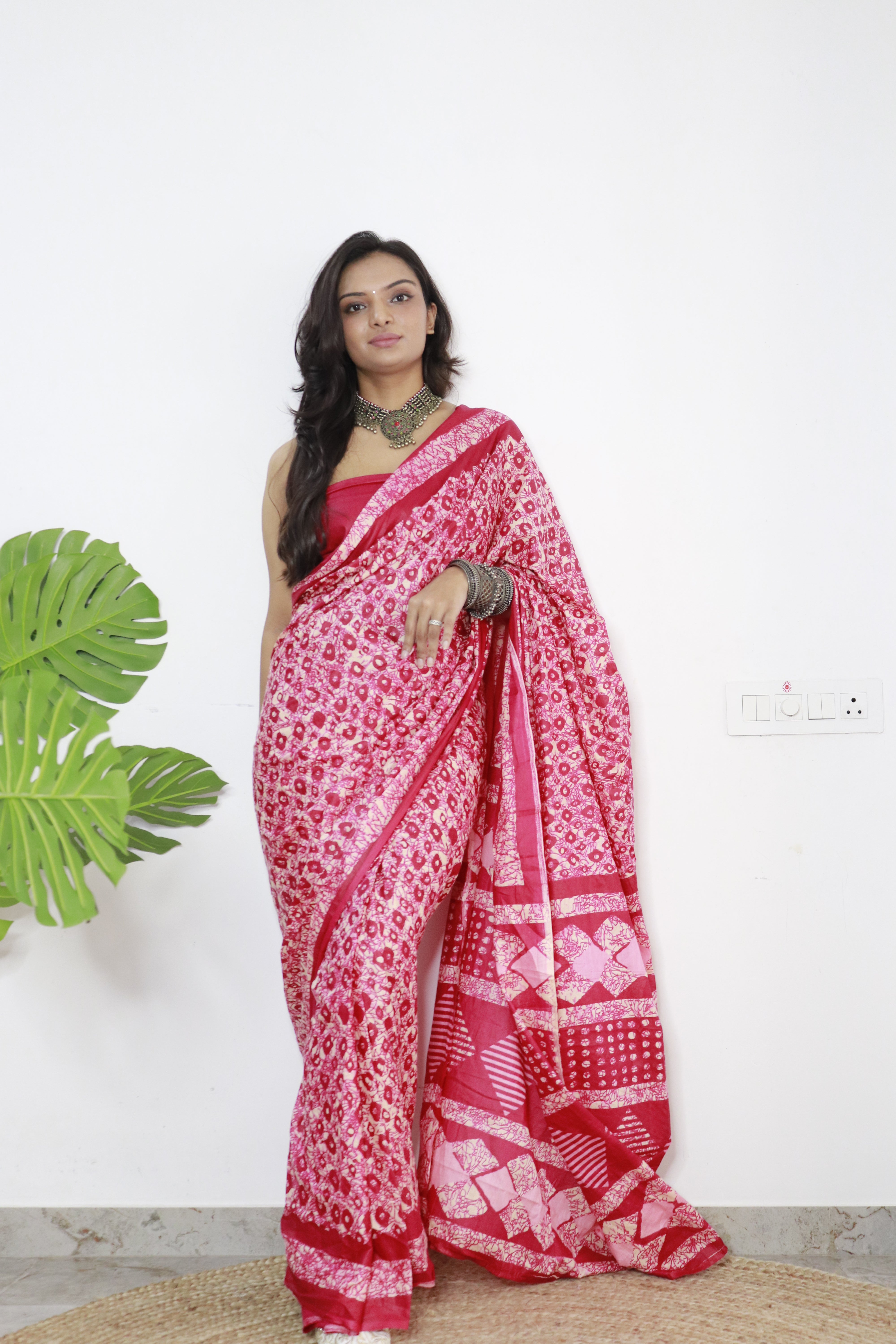 Red Printed 100% Soft Pure Cotton Saree With Unstitched Blouse.