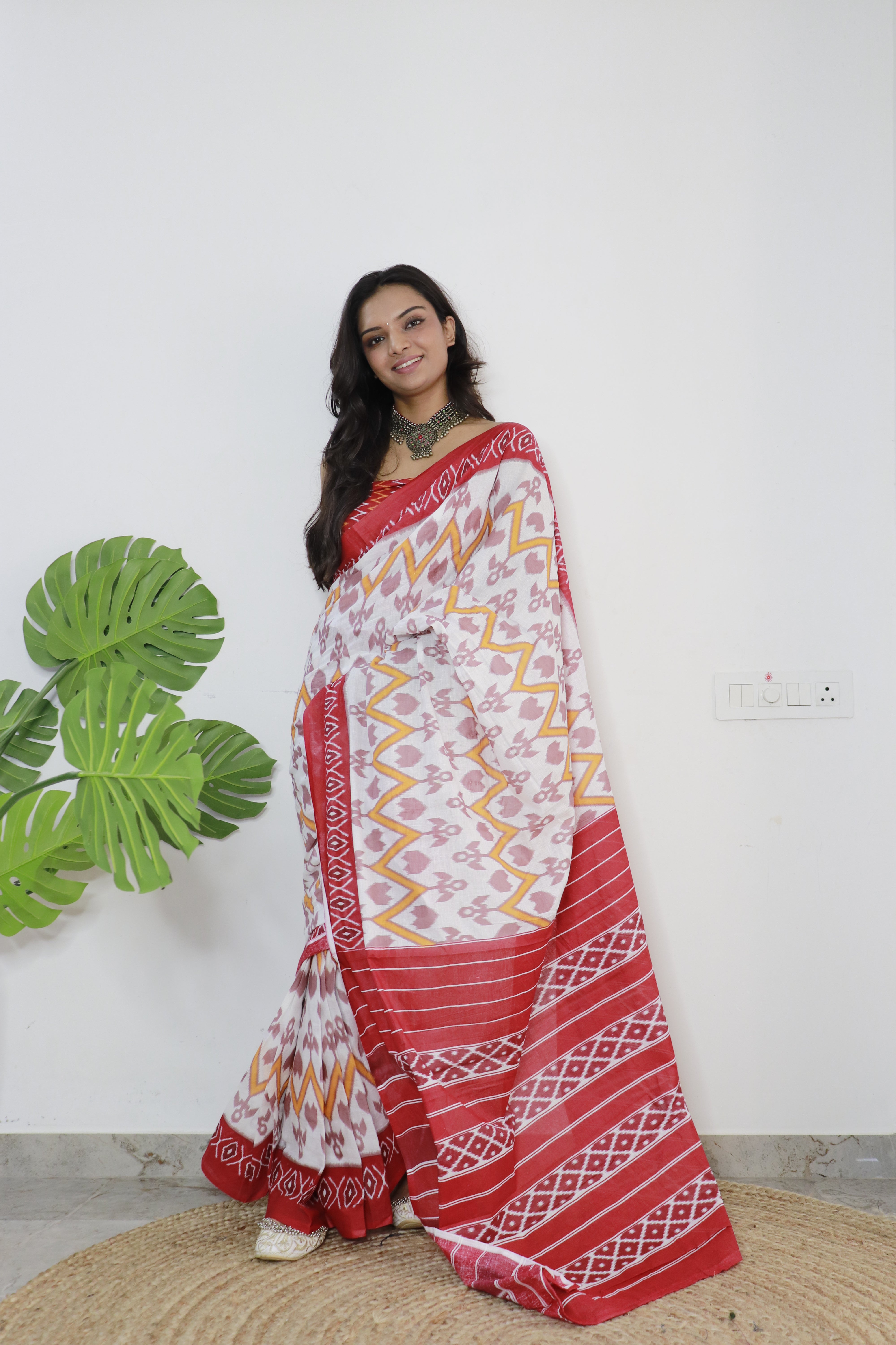 White Red Printed 100% Soft Pure Cotton Saree With Unstitched Blouse.