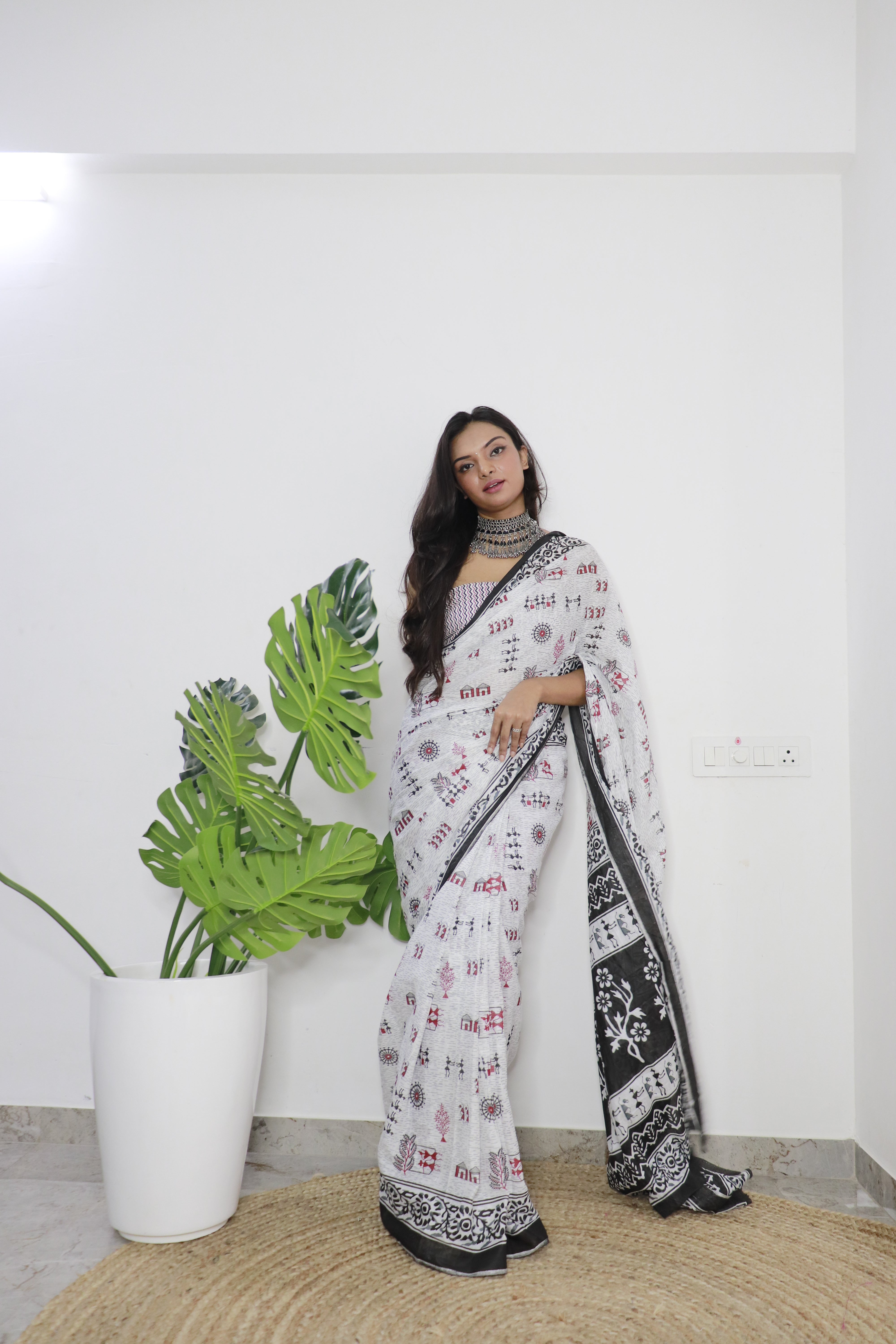 White Printed 100% Soft Pure Cotton Saree With Unstitched Blouse.