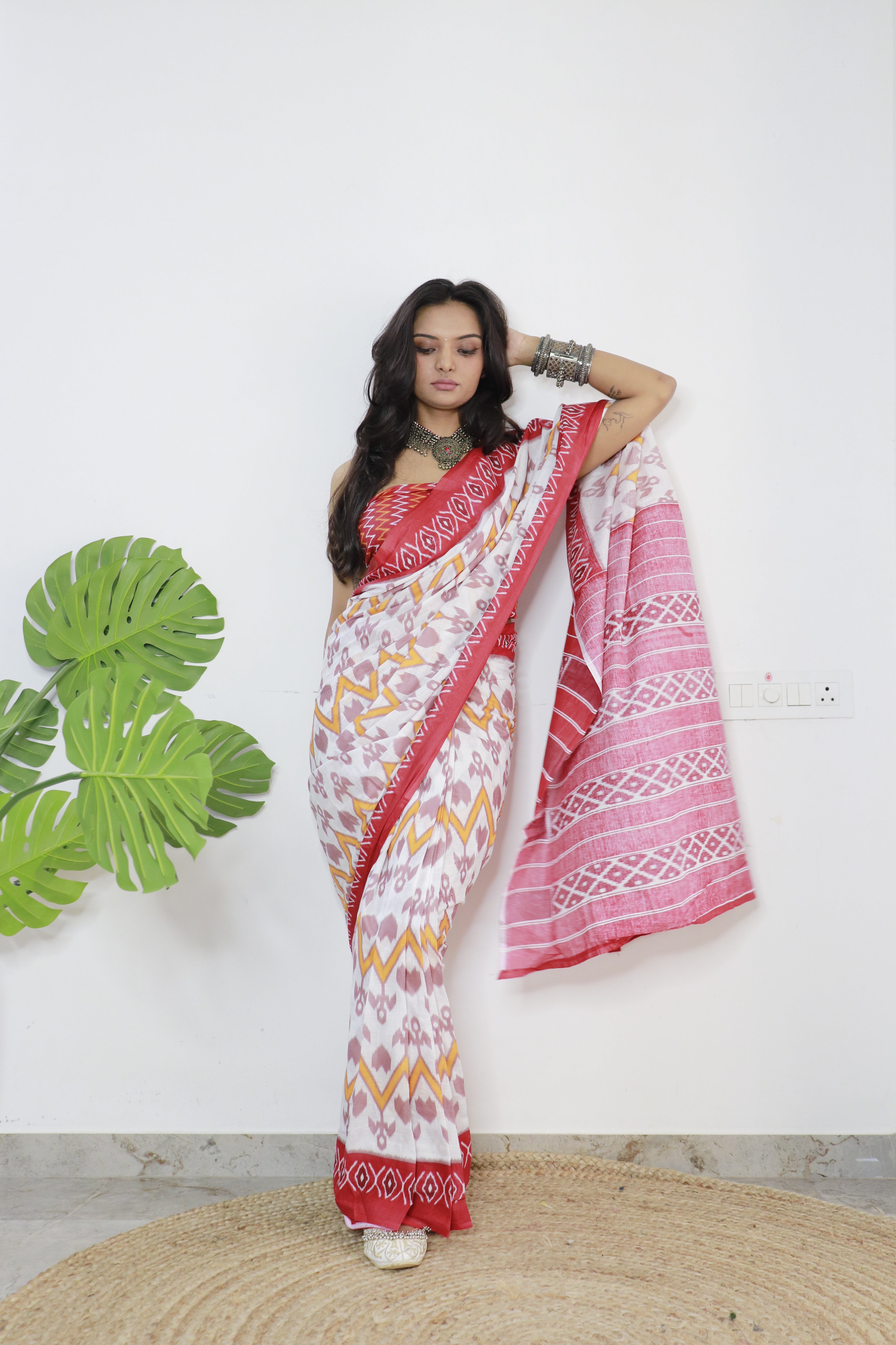 White Red Printed 100% Soft Pure Cotton Saree With Unstitched Blouse.