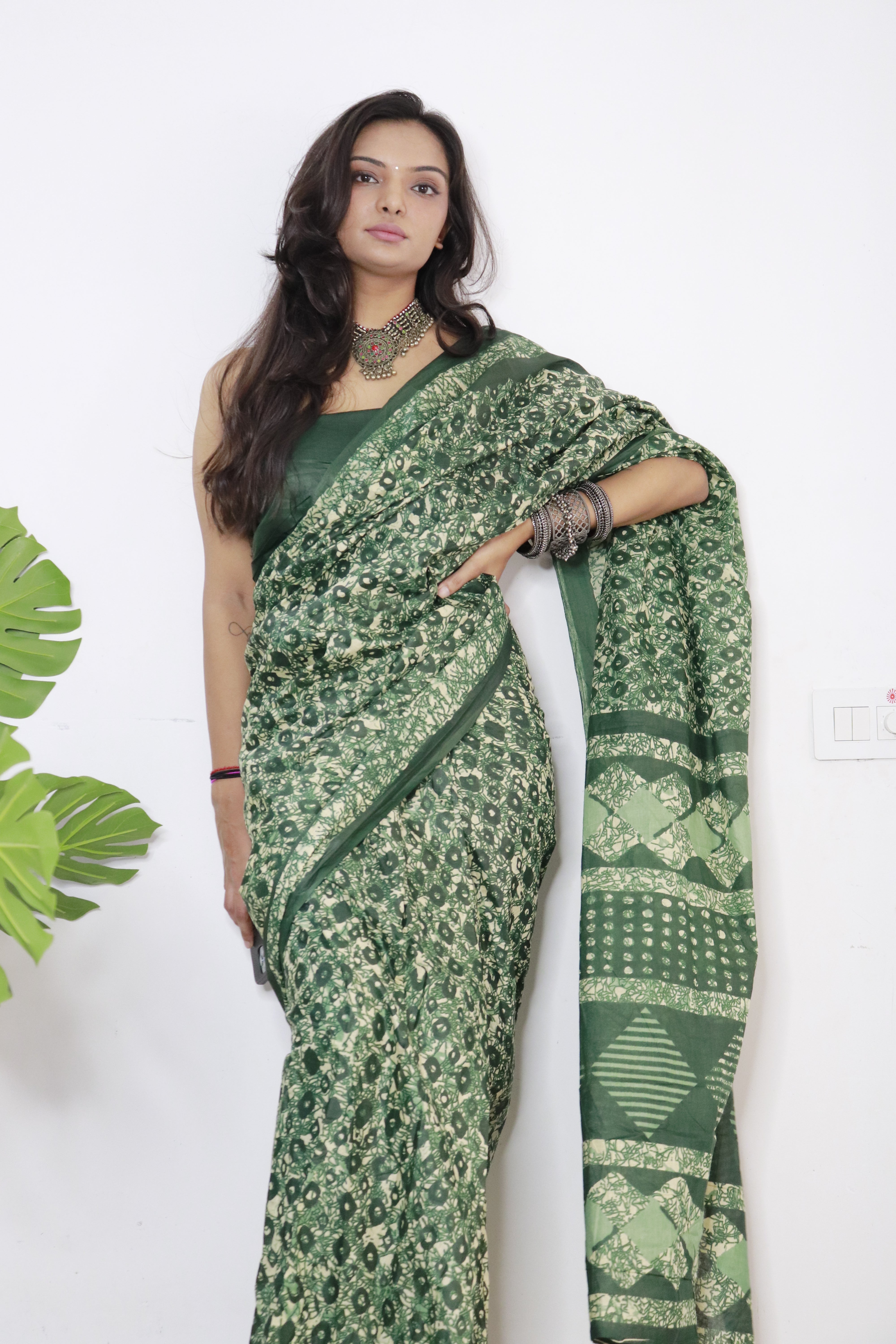 Green Printed 100% Soft Pure Cotton Saree With Unstitched Blouse.