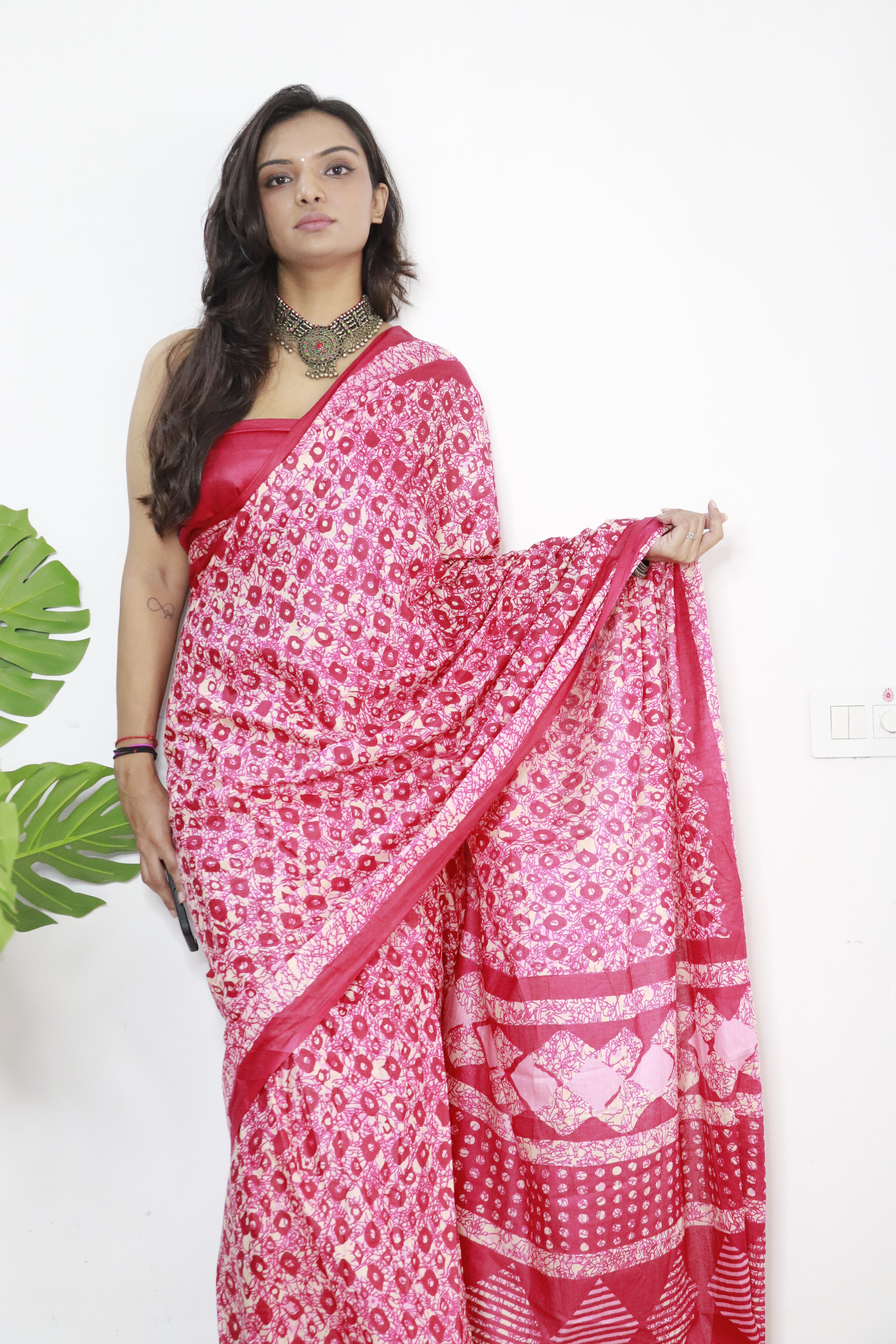 Red Printed 100% Soft Pure Cotton Saree With Unstitched Blouse.