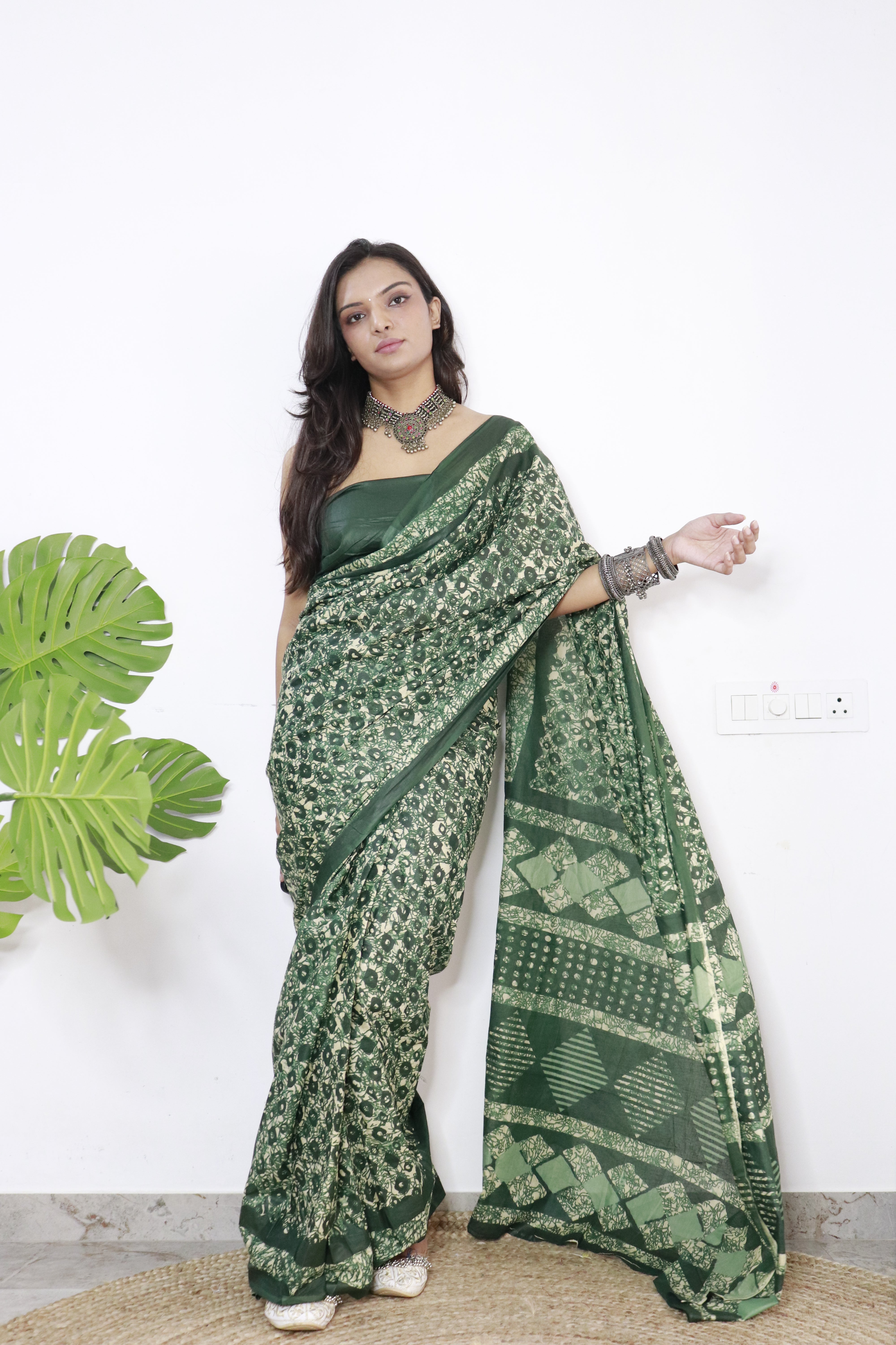 Green Printed 100% Soft Pure Cotton Saree With Unstitched Blouse.