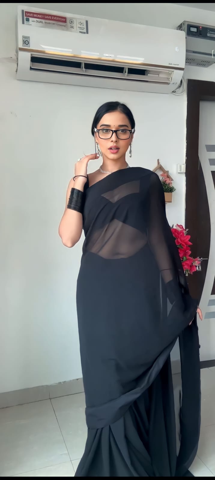 1-Minute Ready To Wear Plain Black saree With Unstitched Blouse.