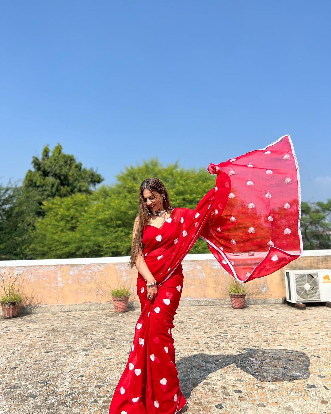 1-Minute Ready To Wear Red Georgette Saree With Unstitched Blouse.