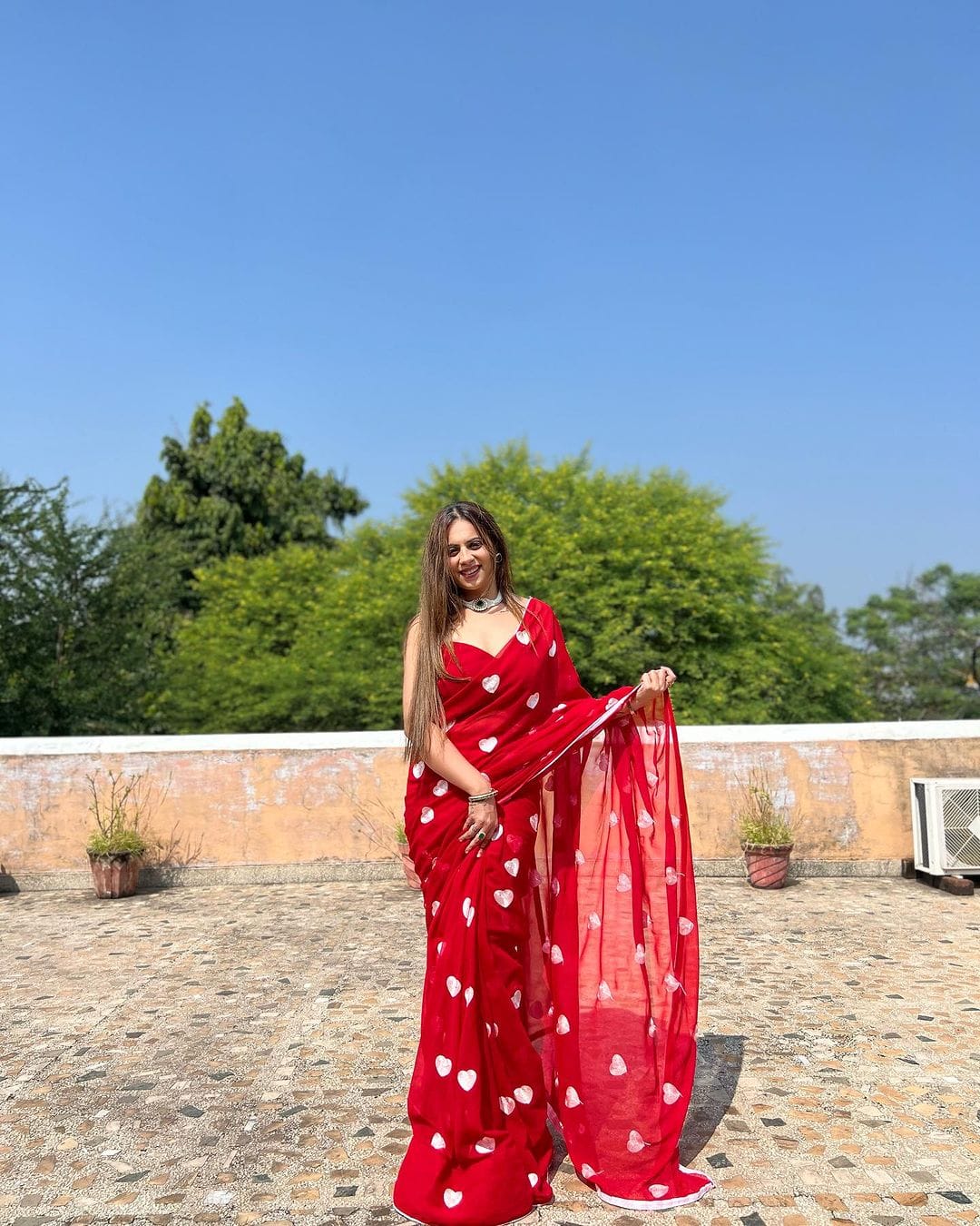 1-Minute Ready To Wear Red Georgette Saree With Unstitched Blouse.