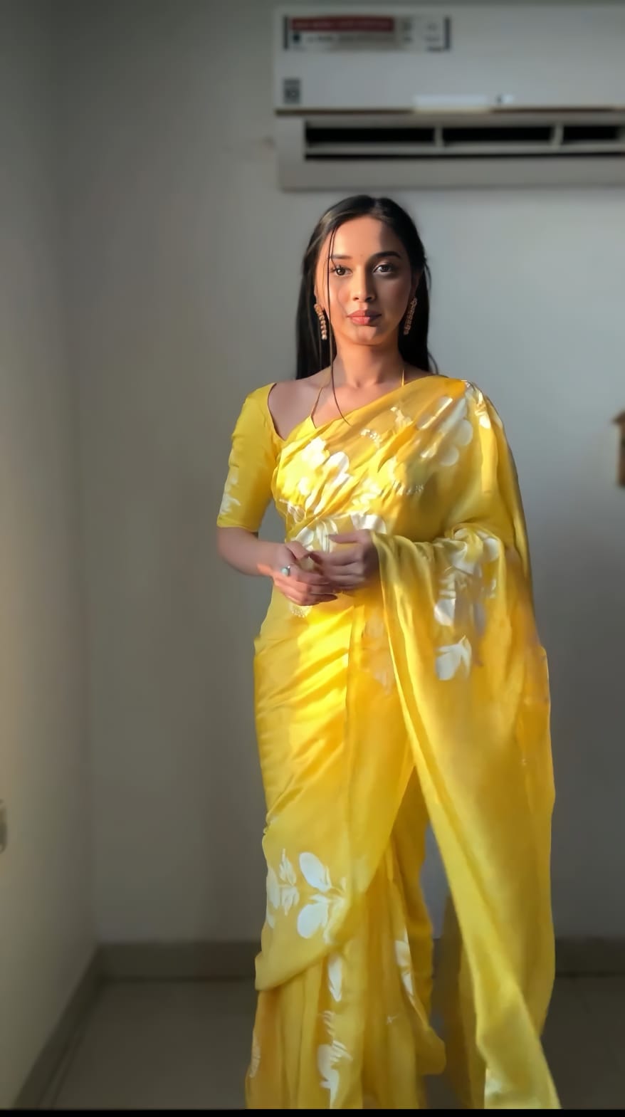 1-Minute Ready To Wear Yellow Georgette Saree With Unstitched Blouse.