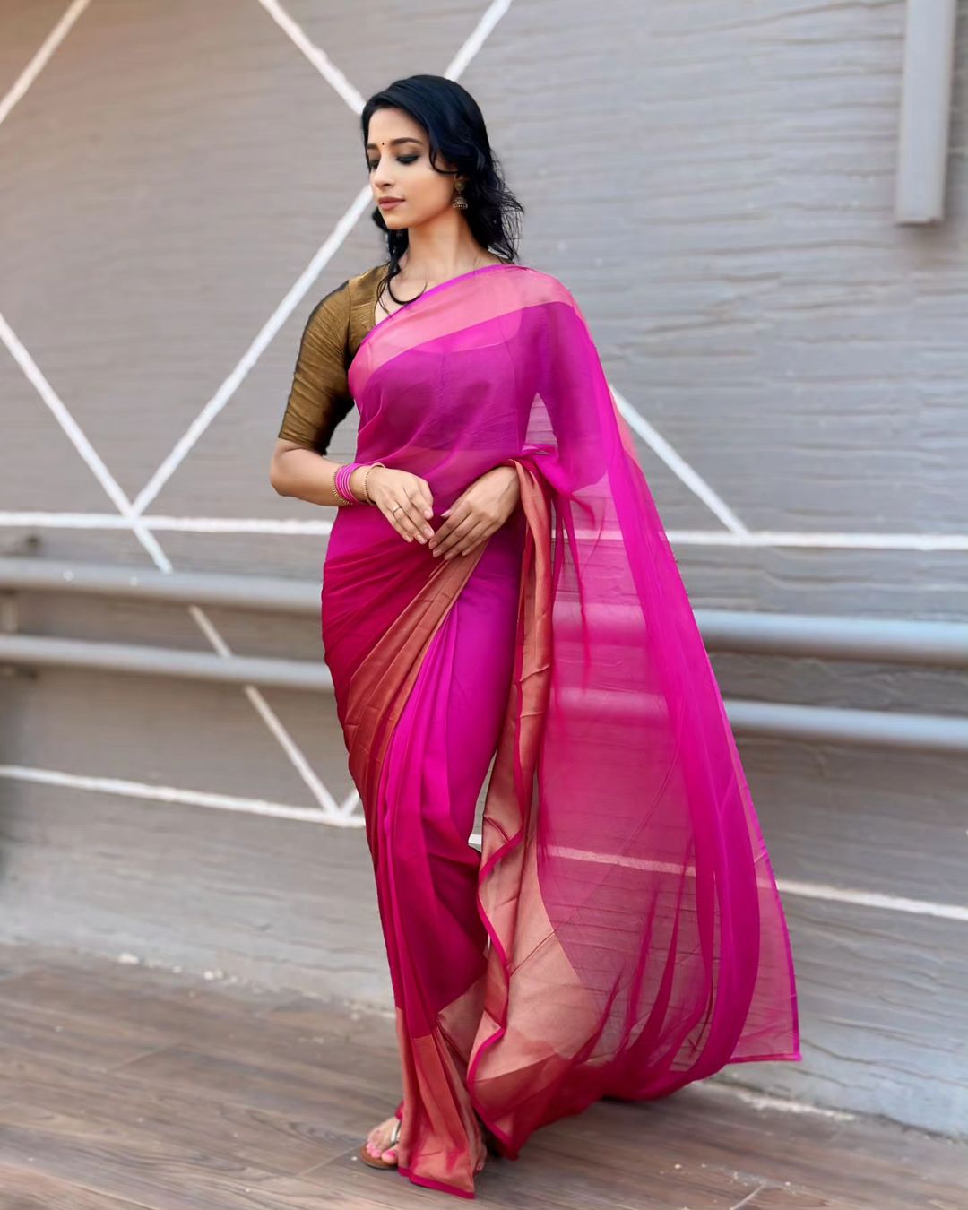 1-min ready to wear saree in premium chiffon silk 3d padding zari patta with unstitch blouse