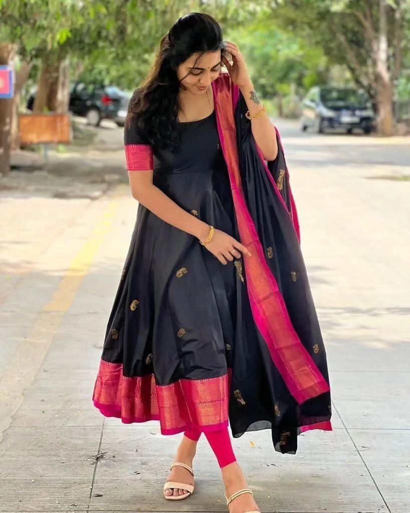 Black and Pink pallu Design CP Cotton Saree